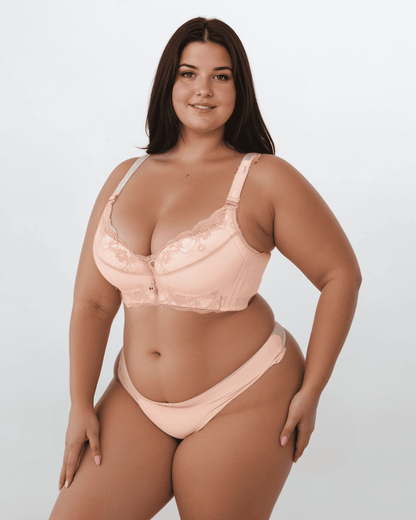 Lola Sutien extrem de susținător - Slovakia Baely