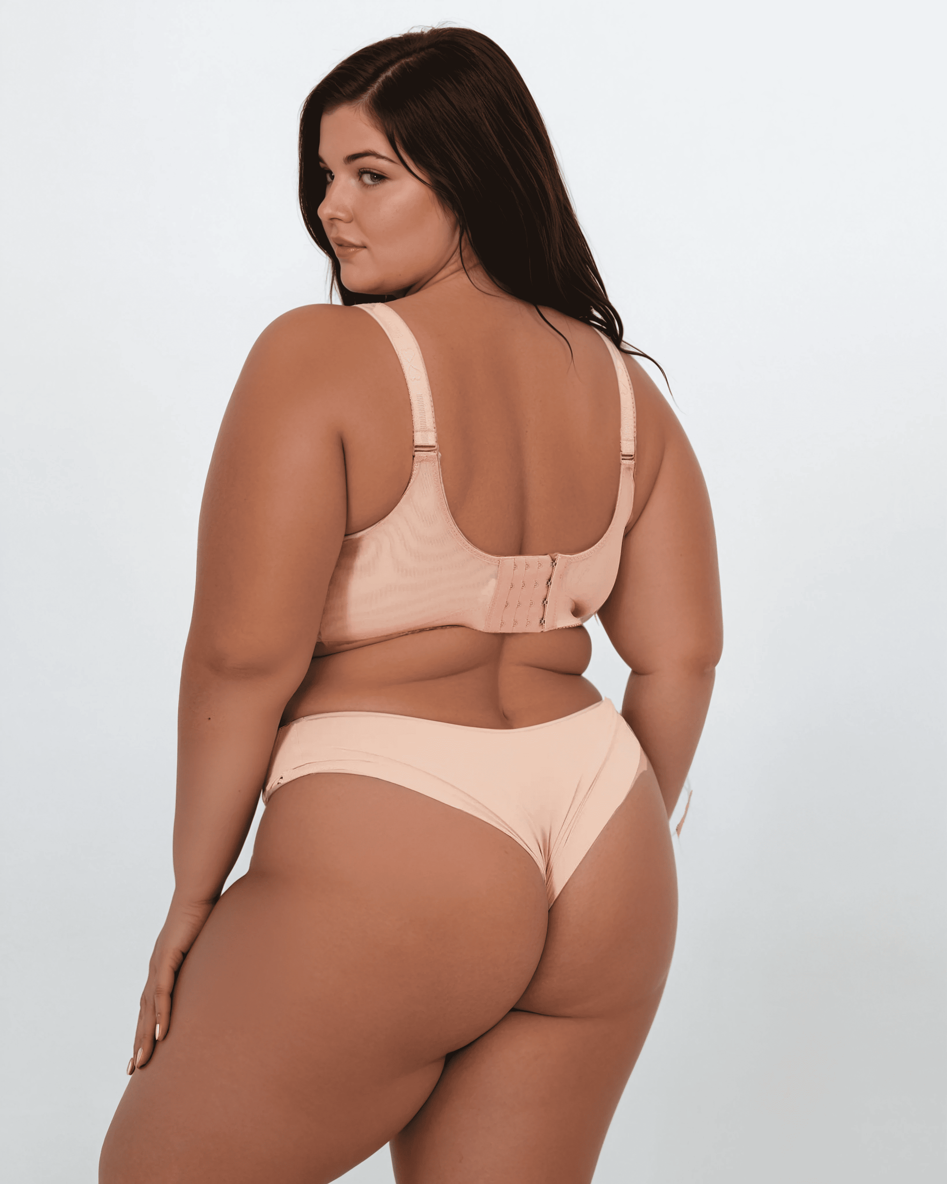 Lola Sutien extrem de susținător - Slovakia Baely